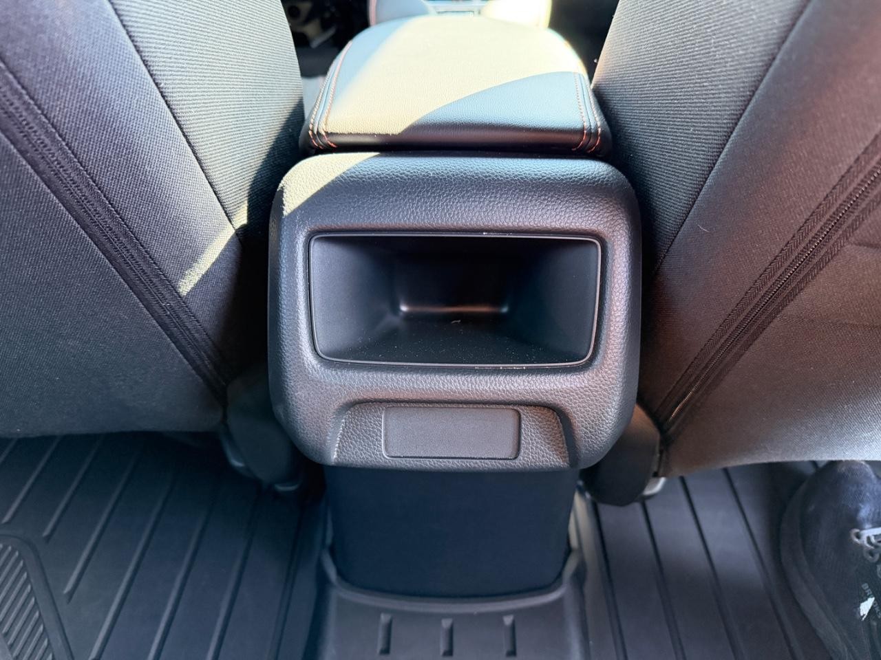 Honda HR-V Vehicle Full-screen Gallery Image 13