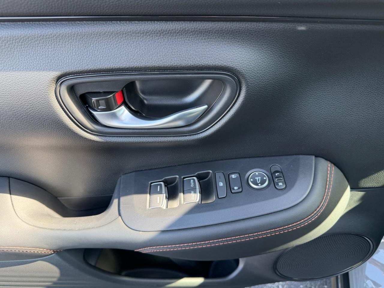 Honda HR-V Vehicle Full-screen Gallery Image 16