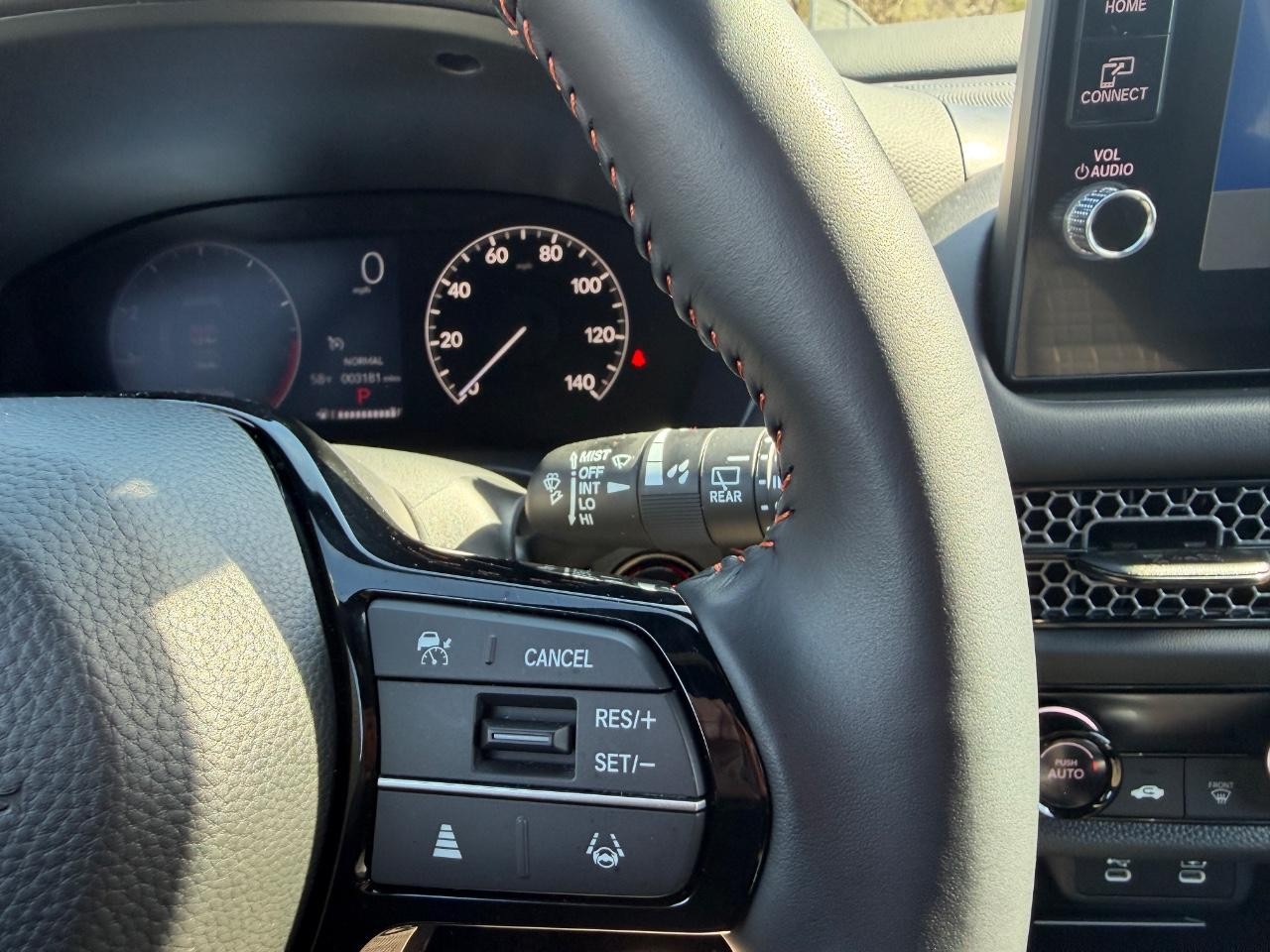 Honda HR-V Vehicle Full-screen Gallery Image 19