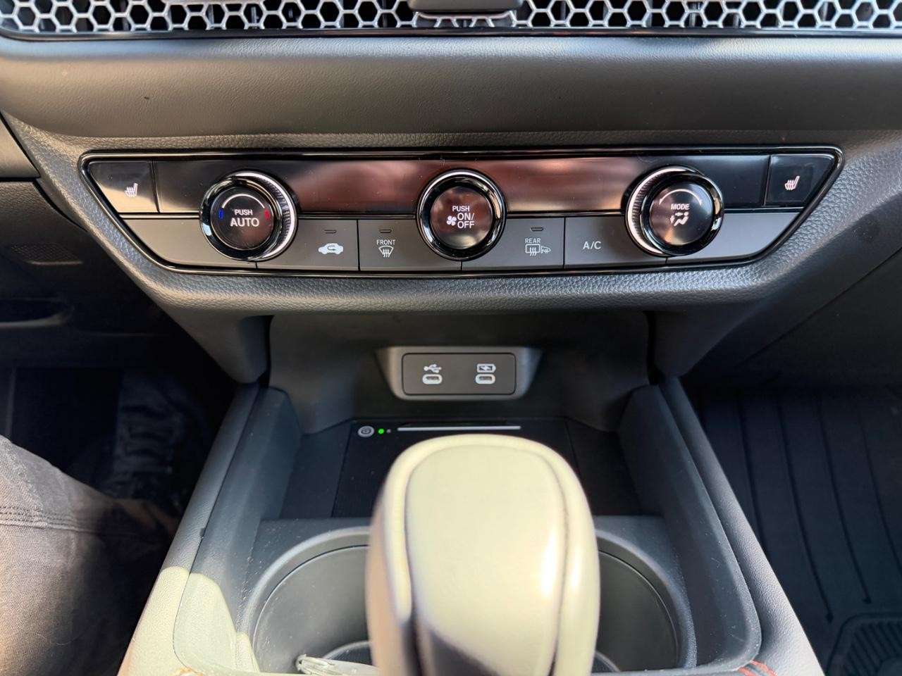 Honda HR-V Vehicle Full-screen Gallery Image 24