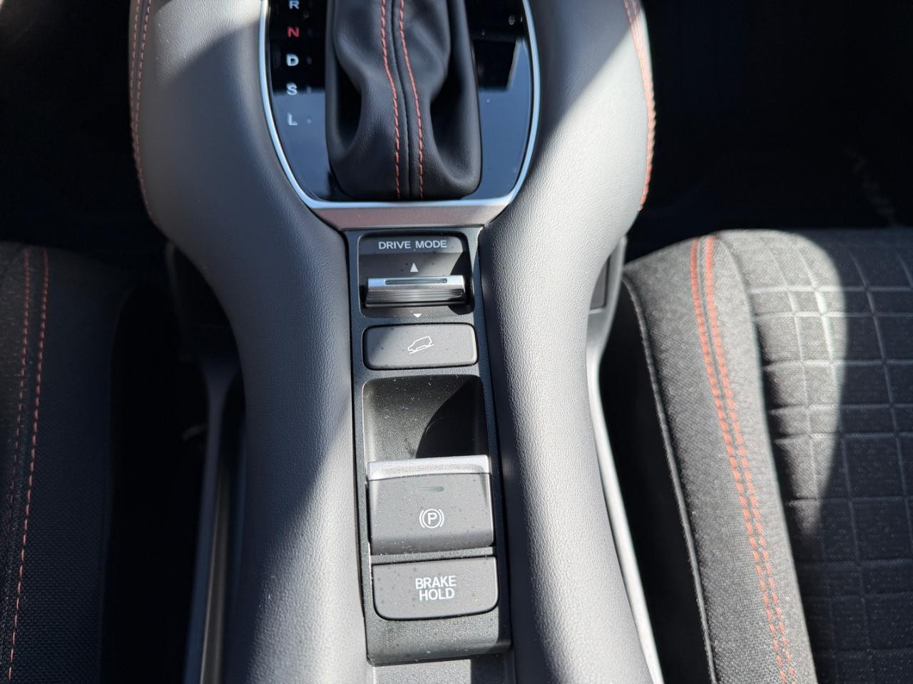 Honda HR-V Vehicle Full-screen Gallery Image 25