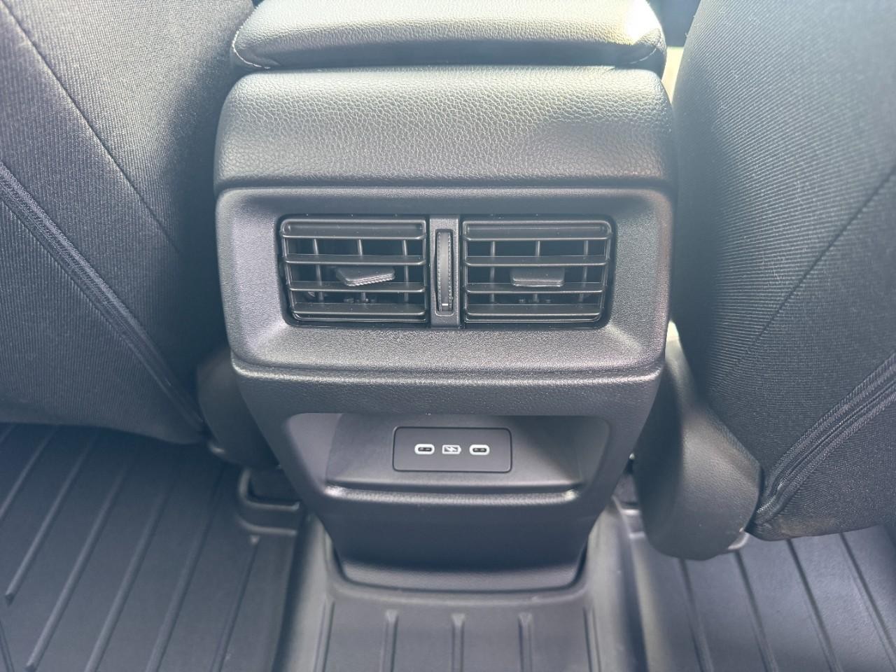 Honda CR-V Vehicle Full-screen Gallery Image 16