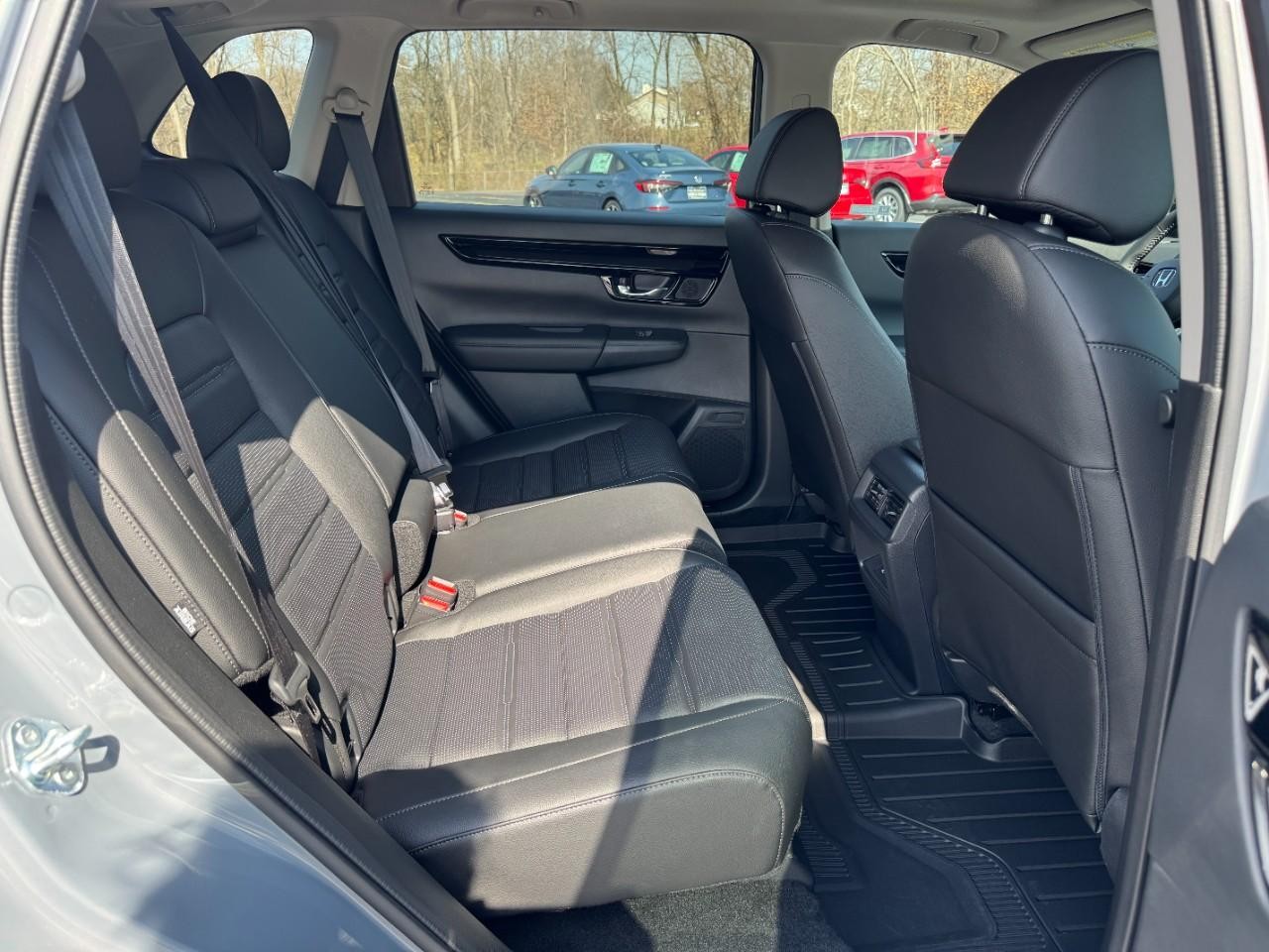 Honda CR-V Vehicle Full-screen Gallery Image 09