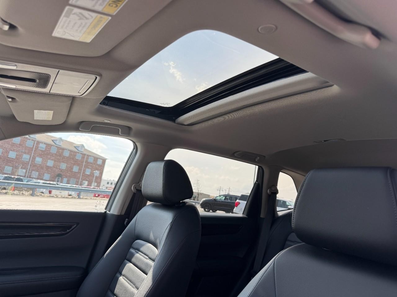 Honda CR-V Vehicle Full-screen Gallery Image 18