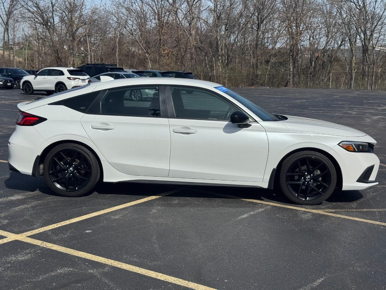 Honda Accord Sedan Vehicle Full-screen Gallery Image 02