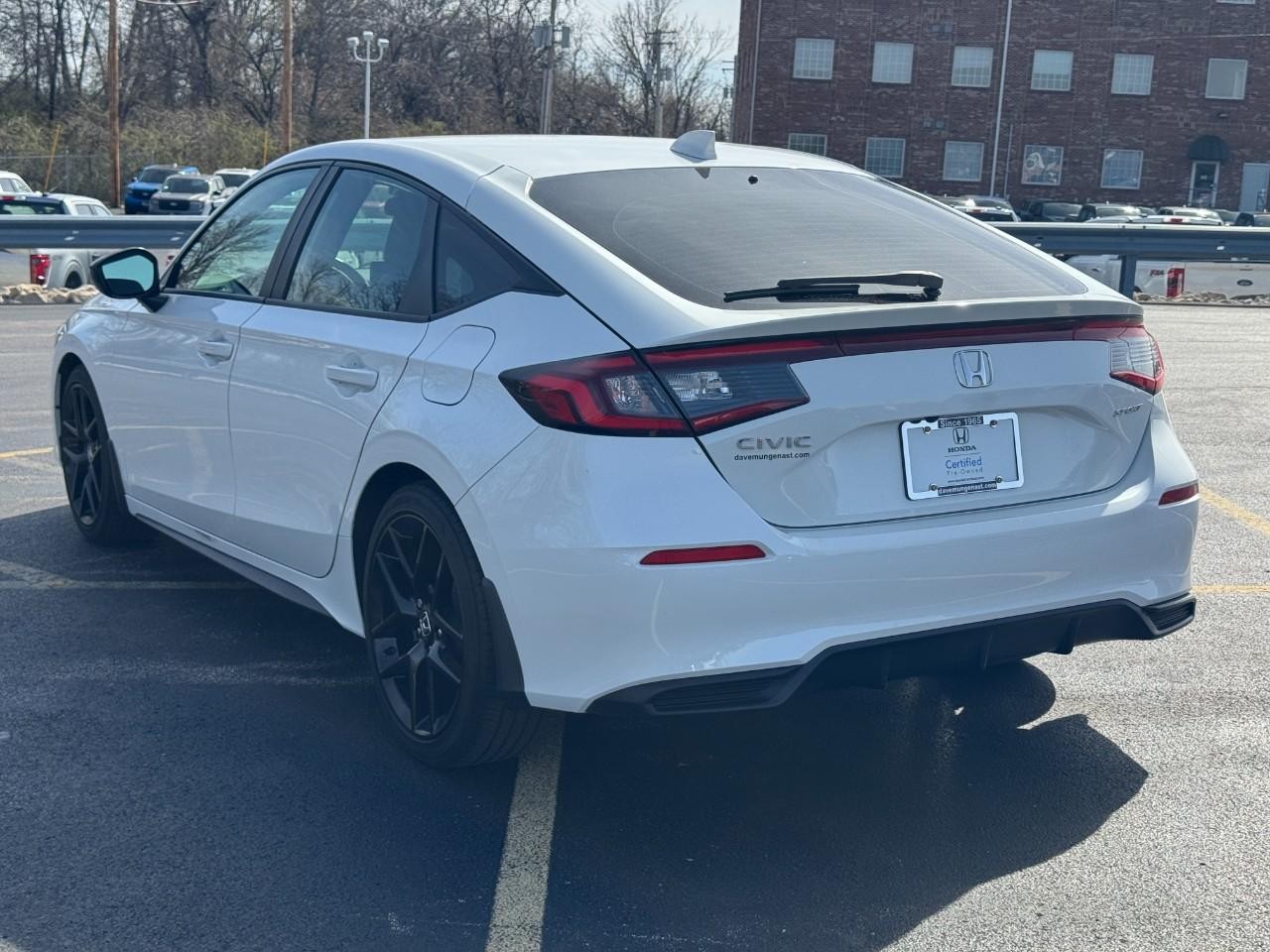 Honda Accord Sedan Vehicle Full-screen Gallery Image 06