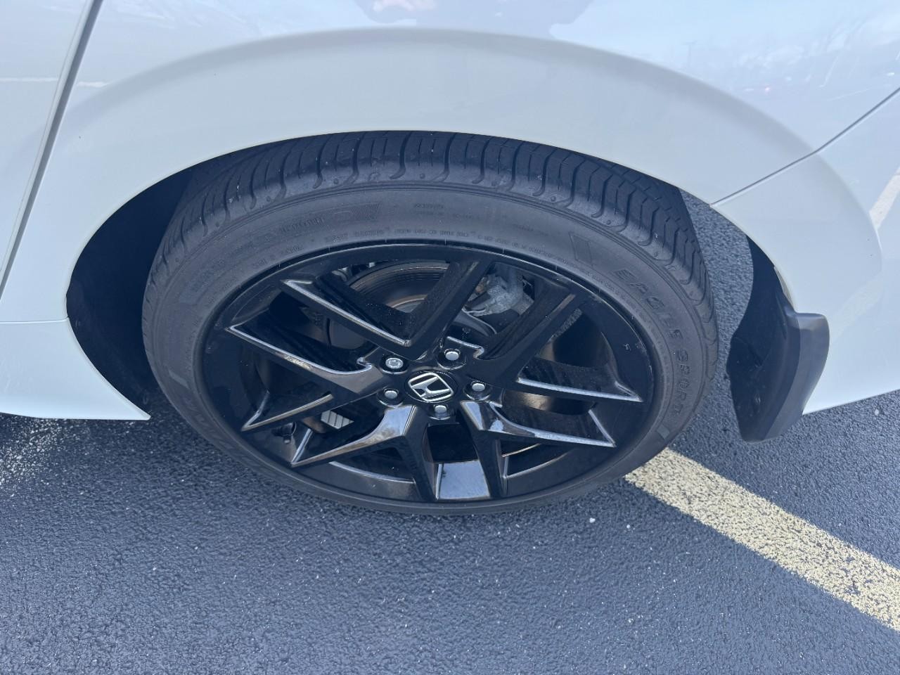 Honda Accord Sedan Vehicle Full-screen Gallery Image 07