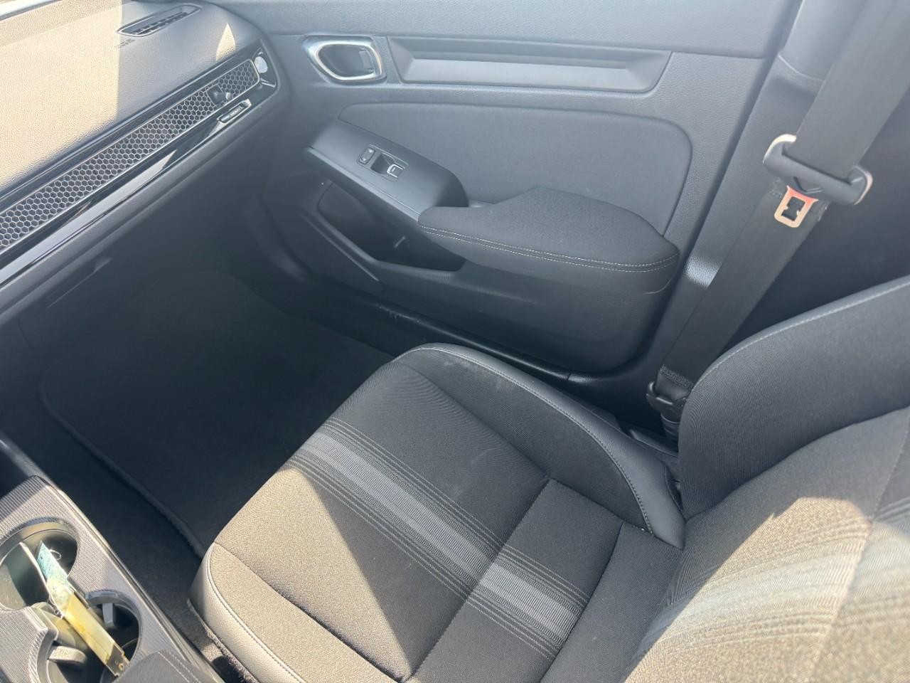 Honda Accord Sedan Vehicle Full-screen Gallery Image 15