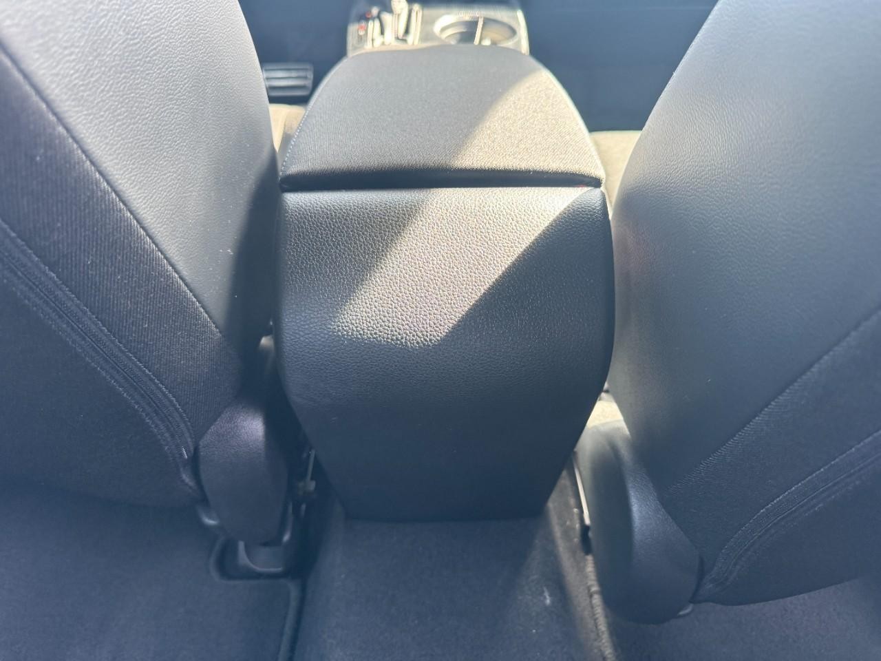 Honda Accord Sedan Vehicle Full-screen Gallery Image 16