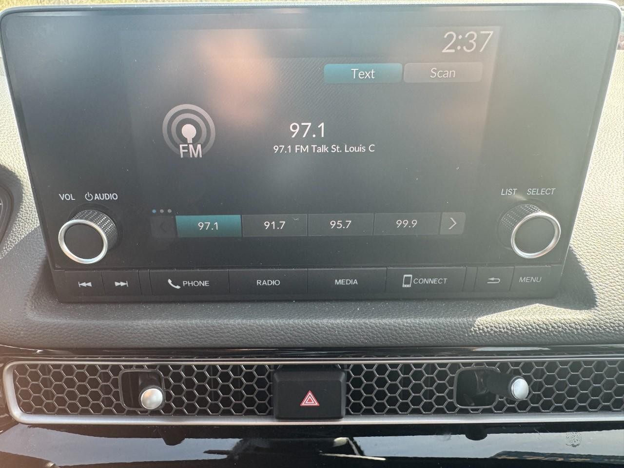 Honda Accord Sedan Vehicle Full-screen Gallery Image 22