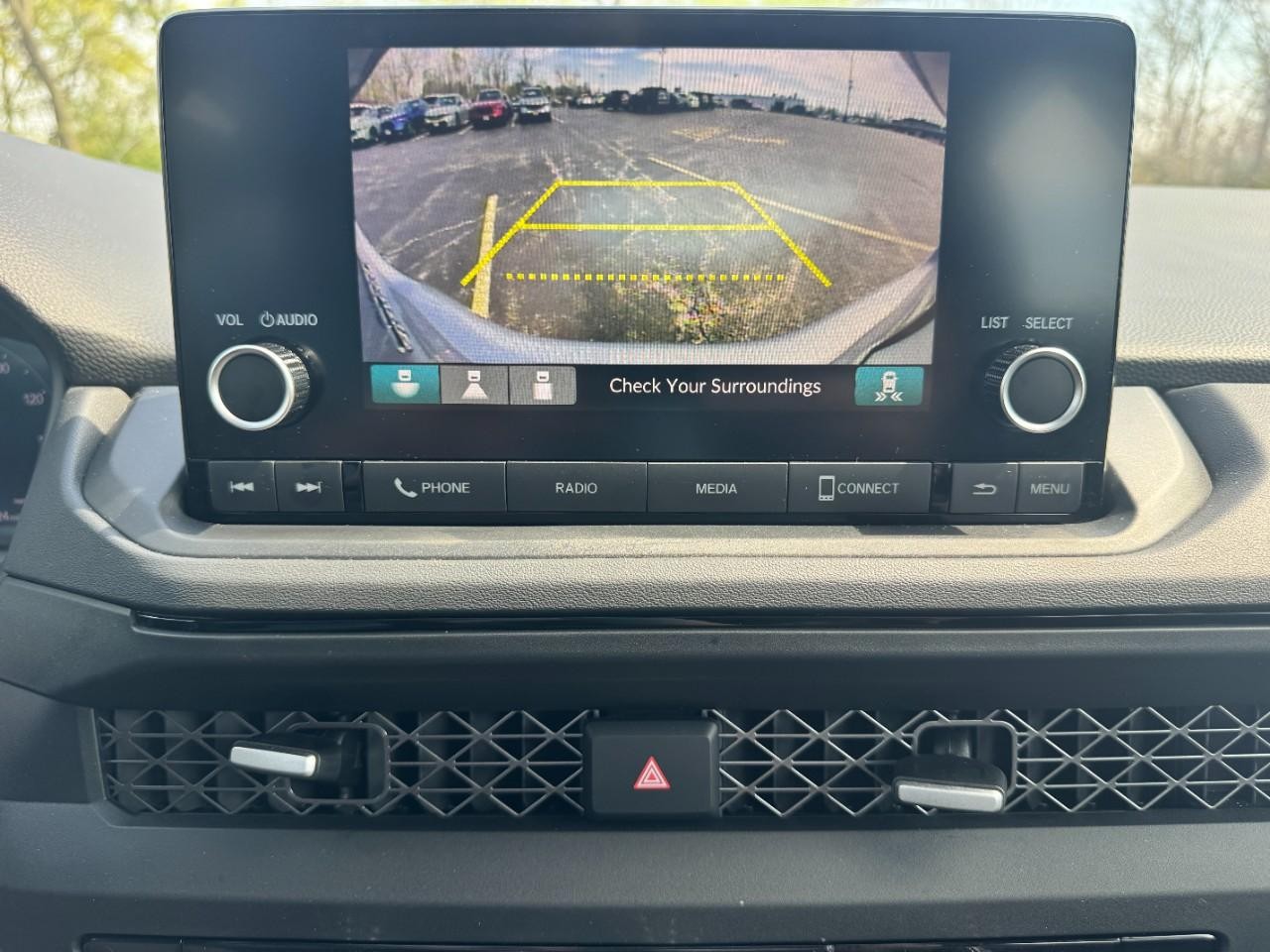 Honda Accord Sedan Vehicle Full-screen Gallery Image 27