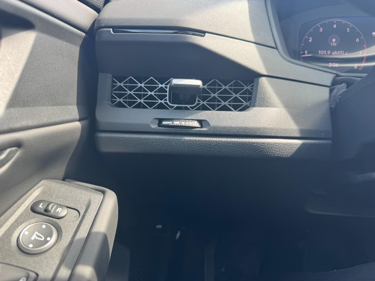 Honda Accord Sedan Vehicle Full-screen Gallery Image 29