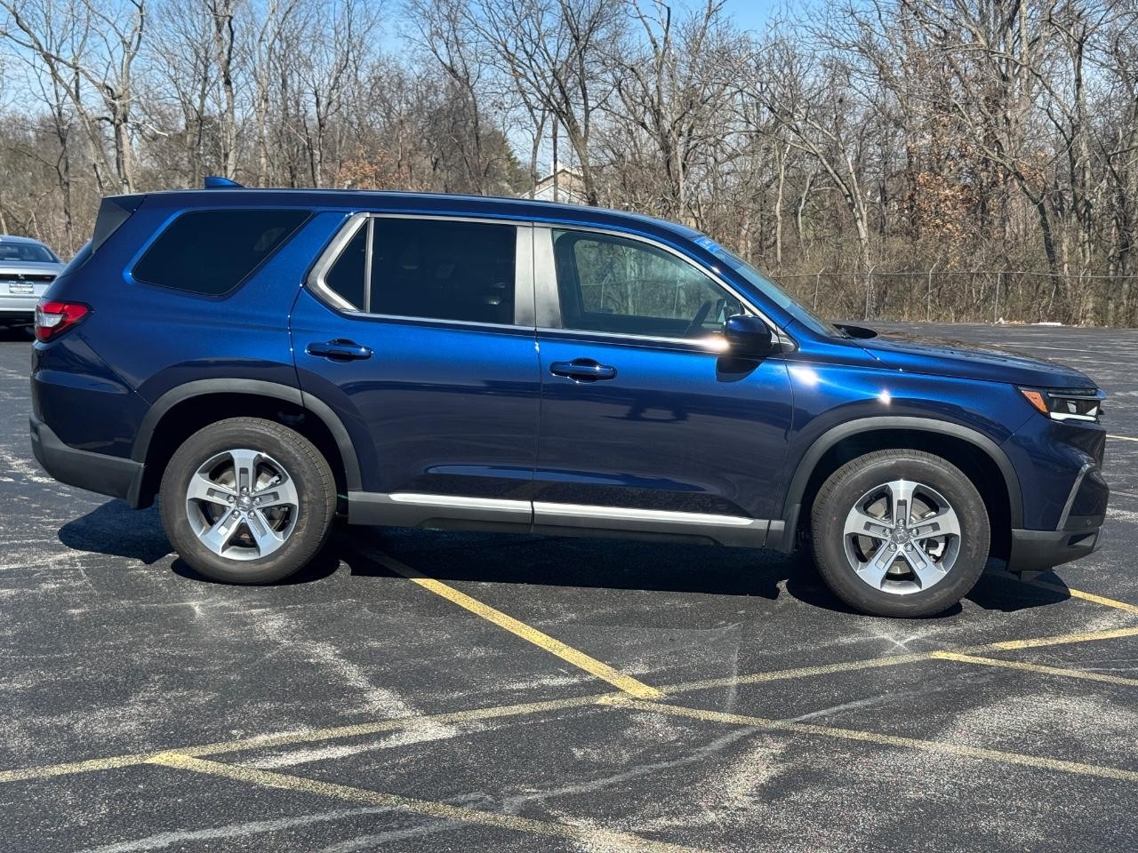 Honda Pilot Vehicle Full-screen Gallery Image 02