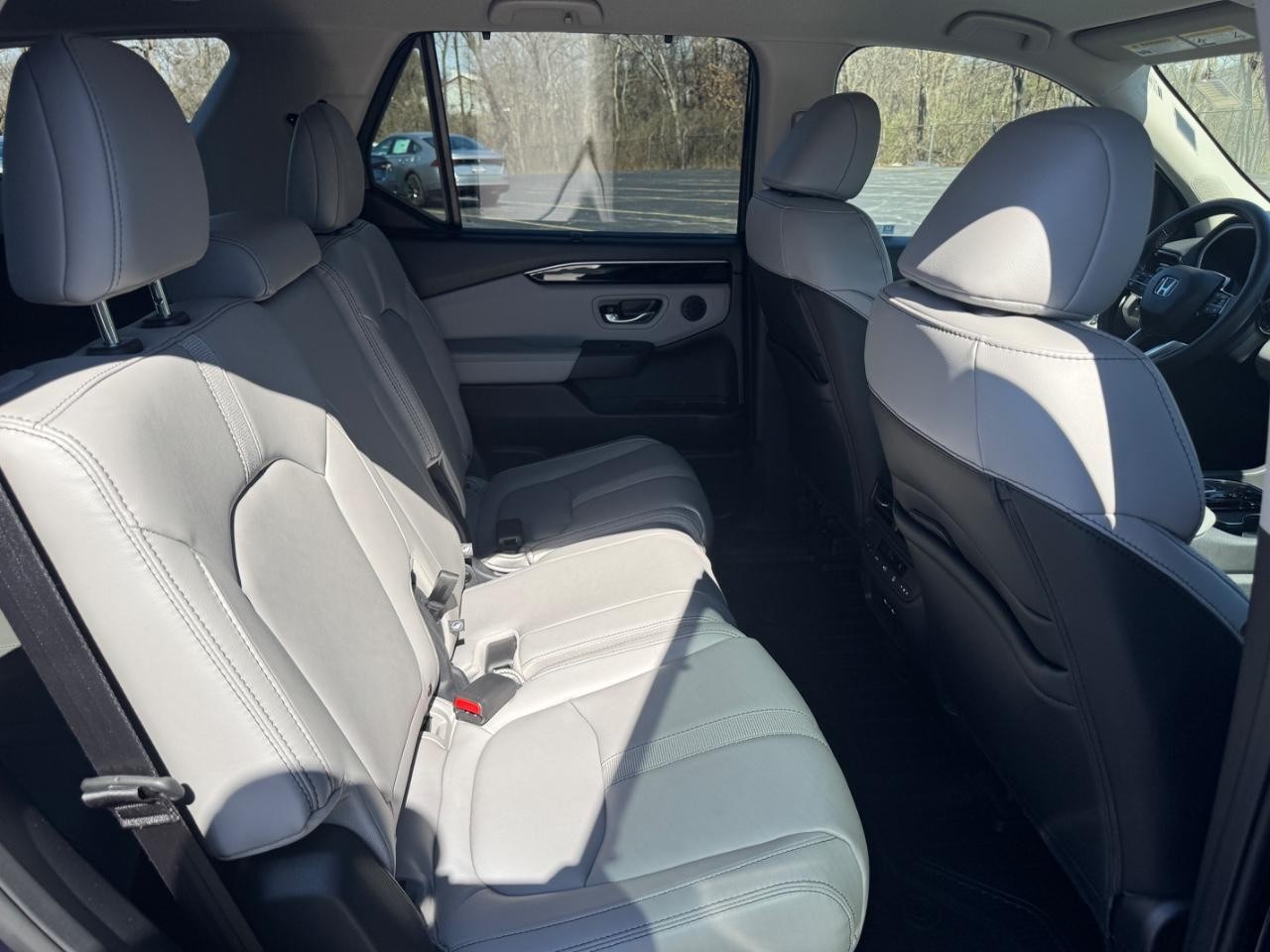 Honda Pilot Vehicle Full-screen Gallery Image 11