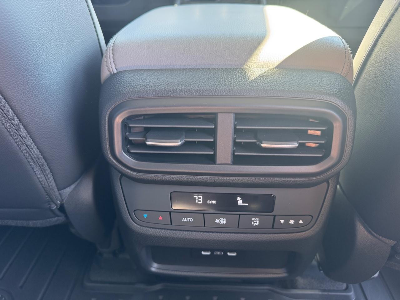 Honda Pilot Vehicle Full-screen Gallery Image 18