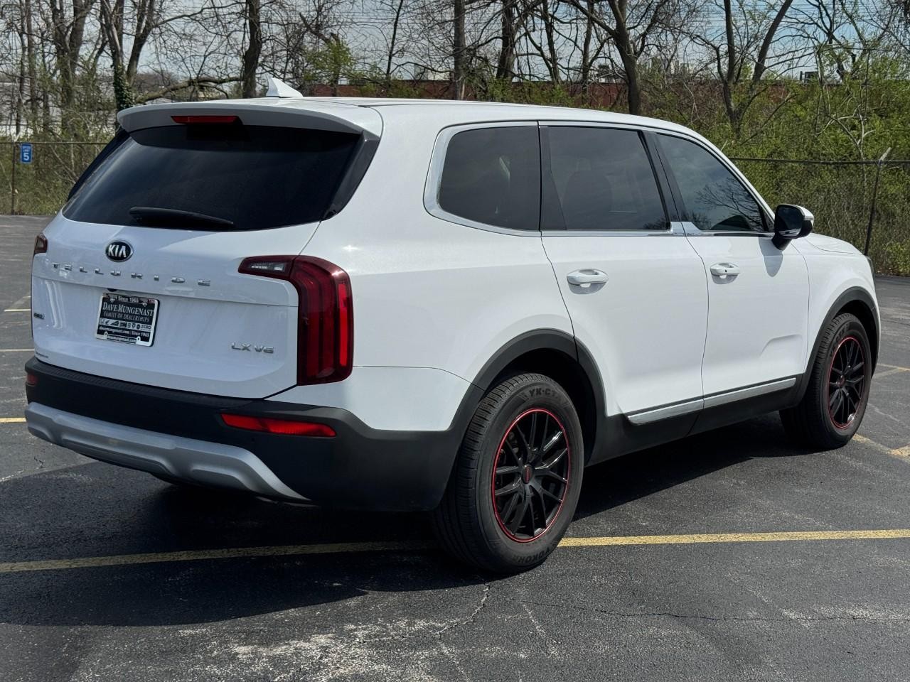 Kia Telluride Vehicle Full-screen Gallery Image 04