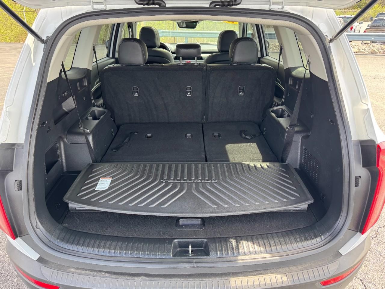 Kia Telluride Vehicle Full-screen Gallery Image 05