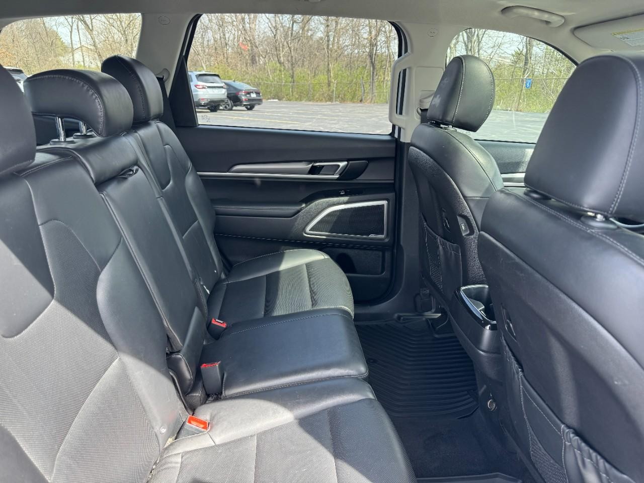 Kia Telluride Vehicle Full-screen Gallery Image 12