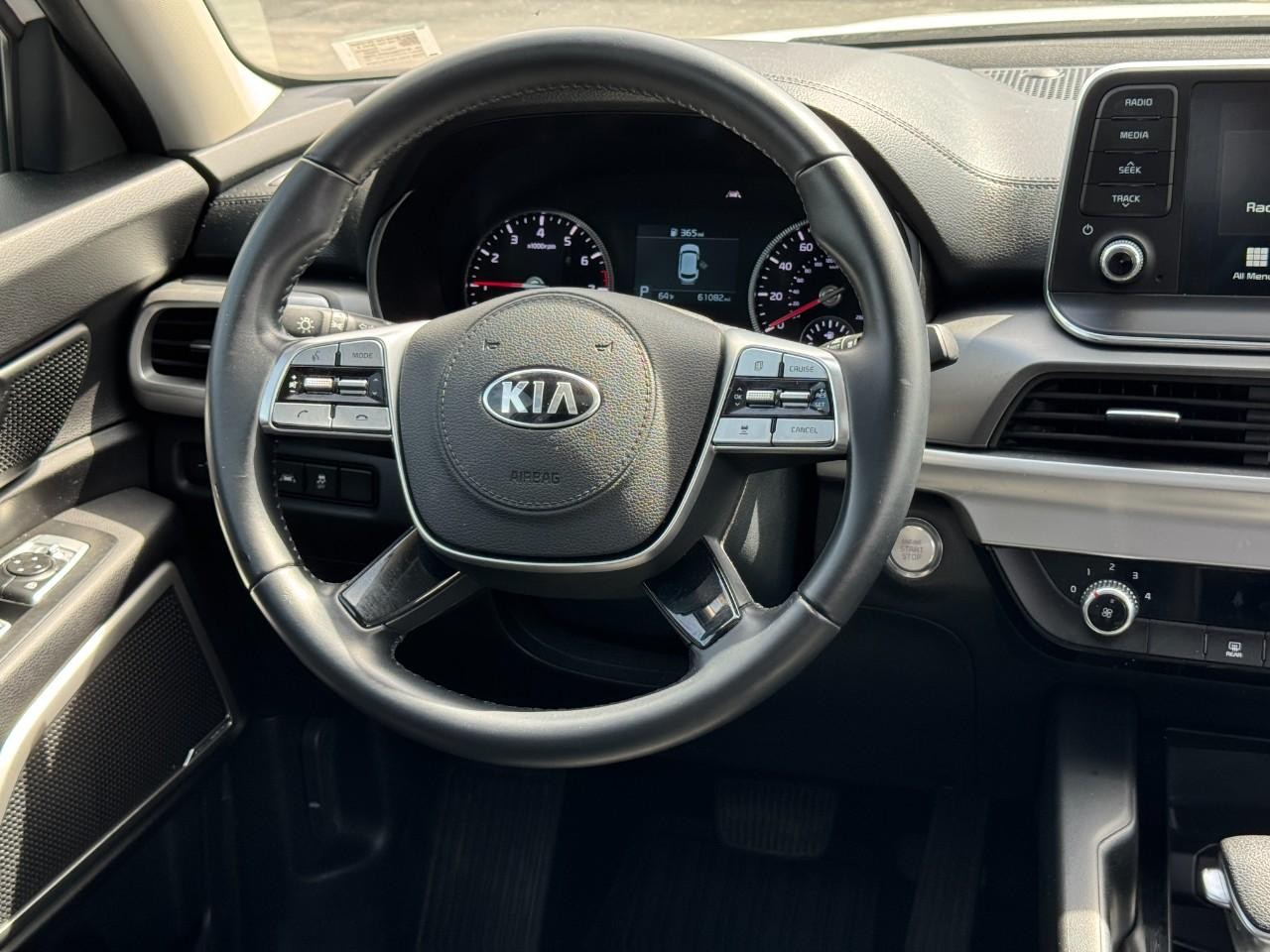 Kia Telluride Vehicle Full-screen Gallery Image 14