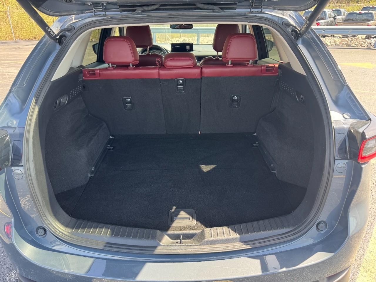 Mazda CX-5 Vehicle Full-screen Gallery Image 04