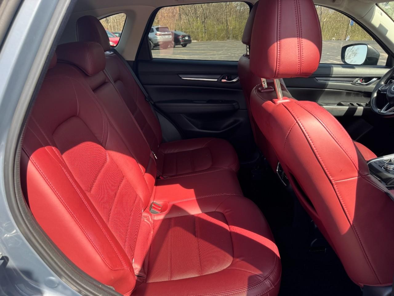 Mazda CX-5 Vehicle Full-screen Gallery Image 10