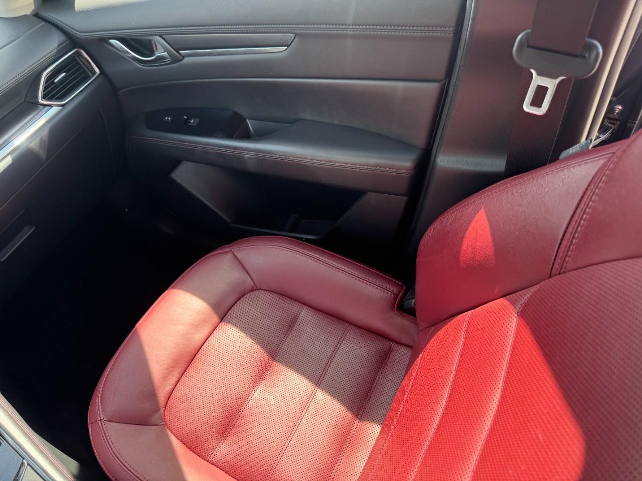 Mazda CX-5 Vehicle Full-screen Gallery Image 15