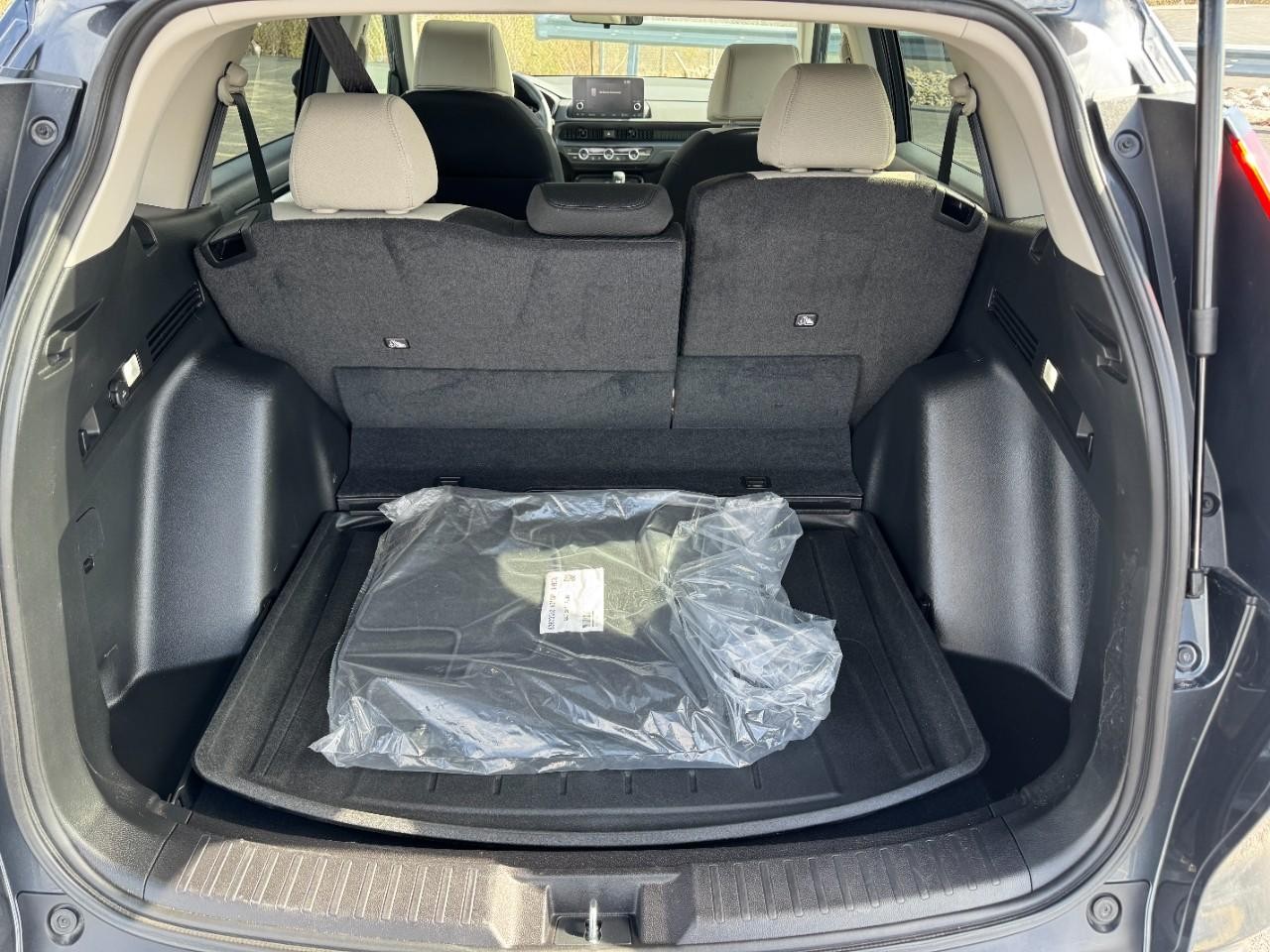 Honda CR-V Vehicle Full-screen Gallery Image 04