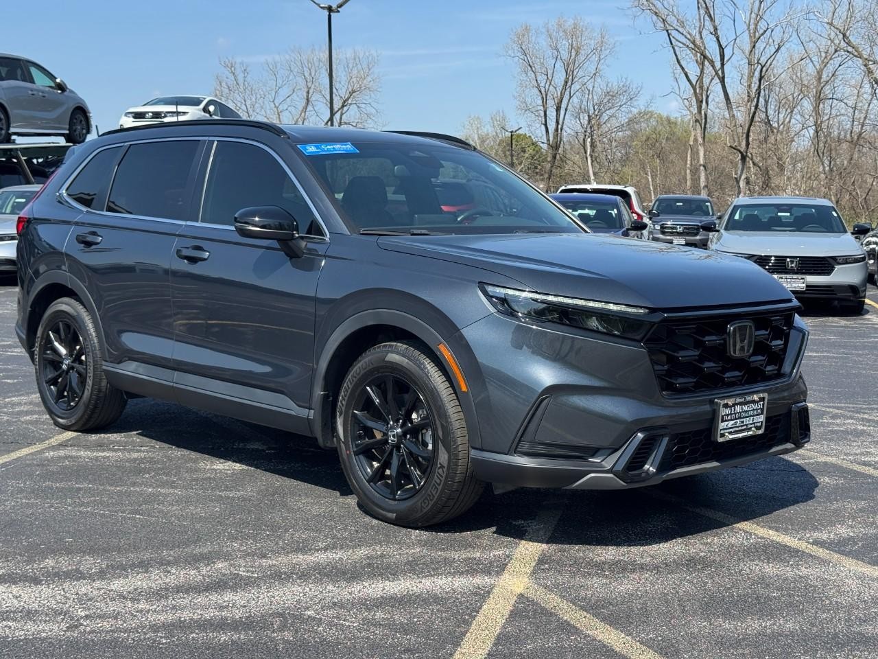 Honda CR-V Hybrid Vehicle Full-screen Gallery Image 02