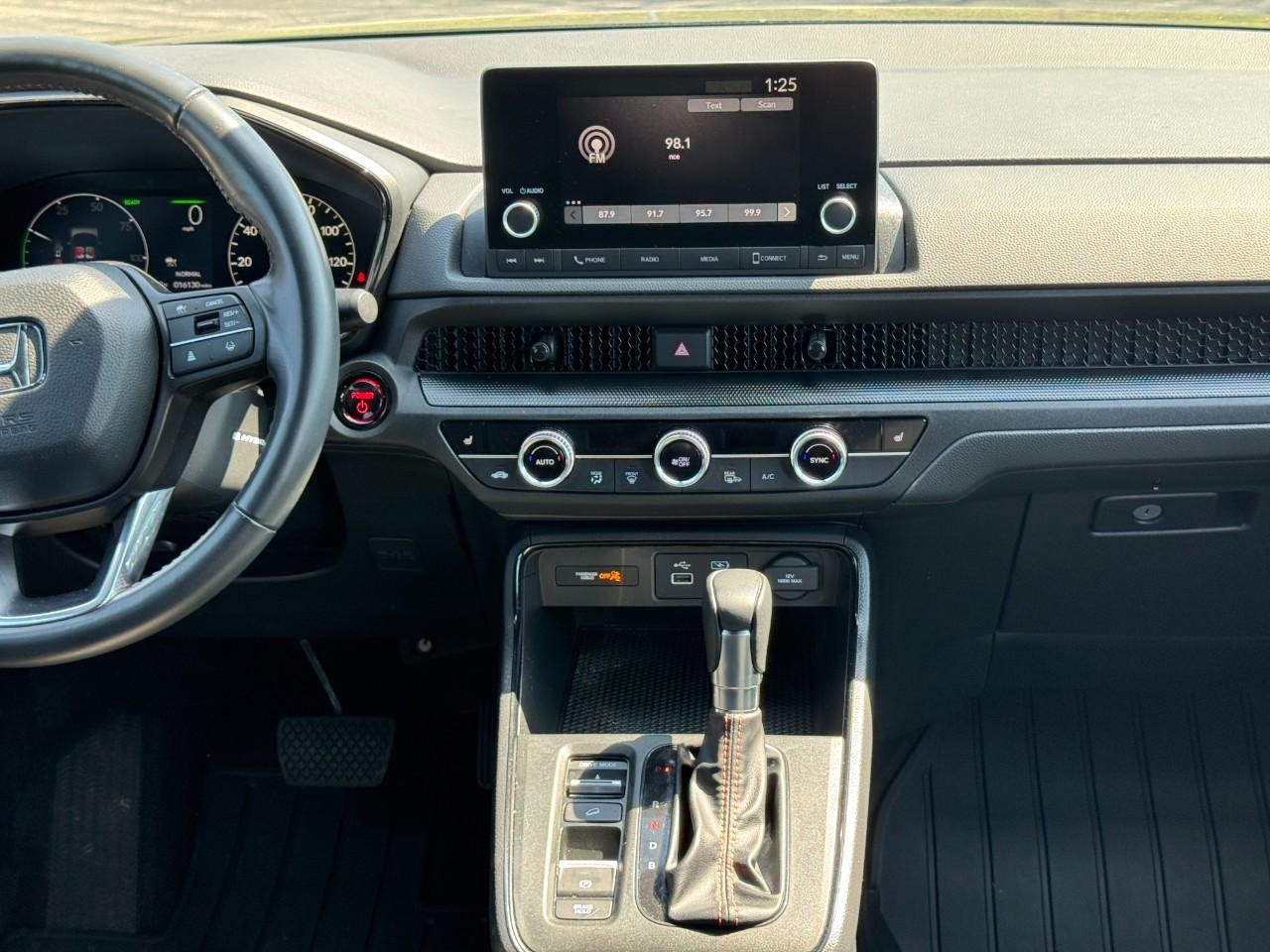 Honda CR-V Hybrid Vehicle Full-screen Gallery Image 14