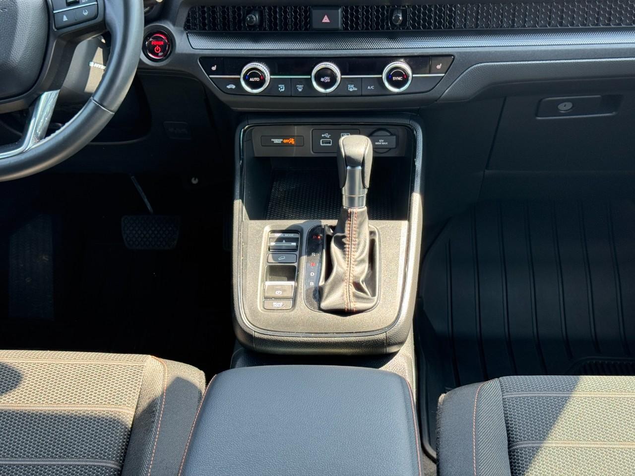 Honda CR-V Hybrid Vehicle Full-screen Gallery Image 15