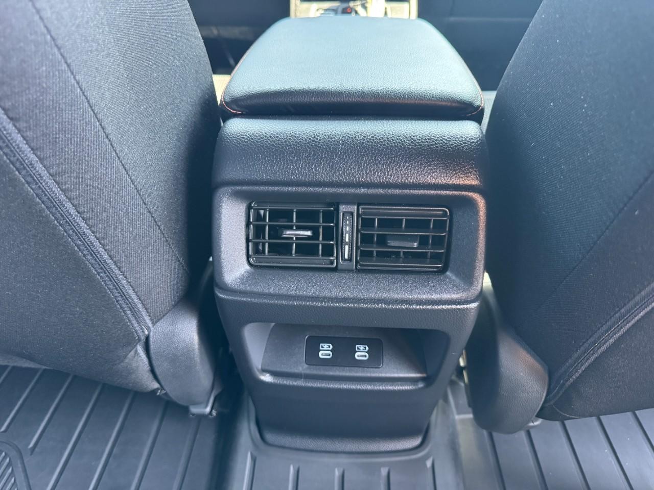 Honda CR-V Hybrid Vehicle Full-screen Gallery Image 17