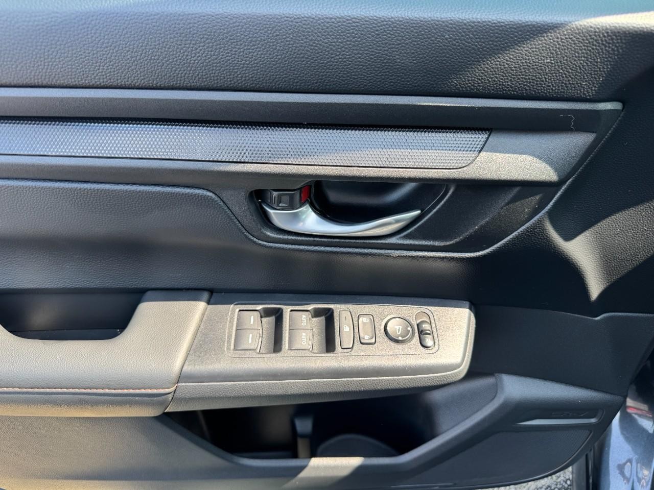 Honda CR-V Hybrid Vehicle Full-screen Gallery Image 21