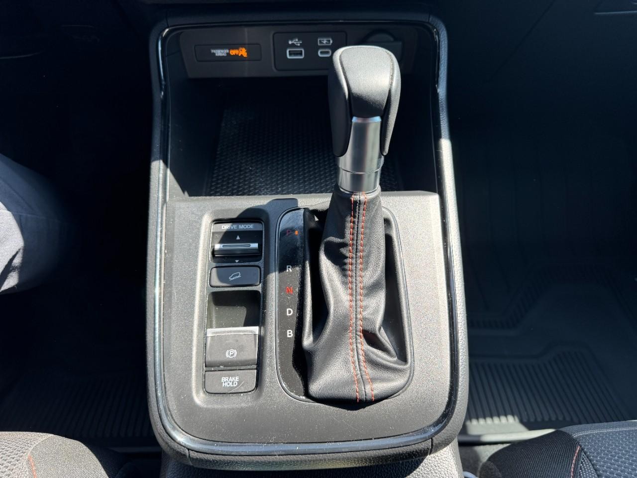 Honda CR-V Hybrid Vehicle Full-screen Gallery Image 27