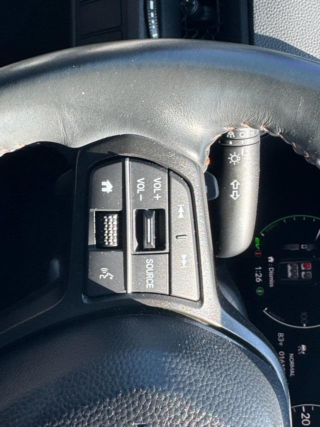 Honda CR-V Hybrid Vehicle Full-screen Gallery Image 22