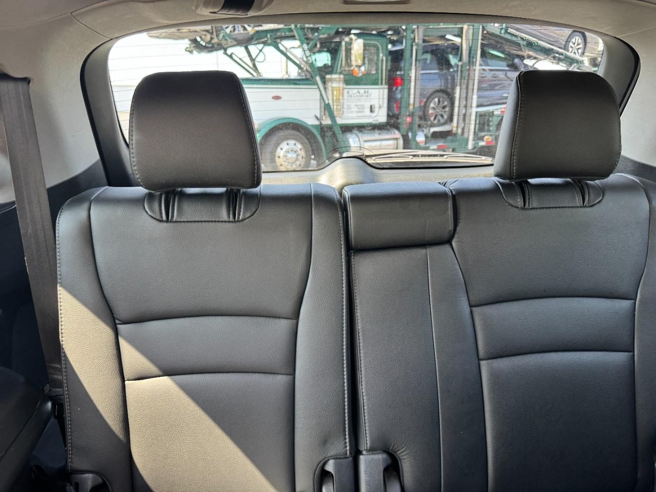 Honda Pilot Vehicle Full-screen Gallery Image 12