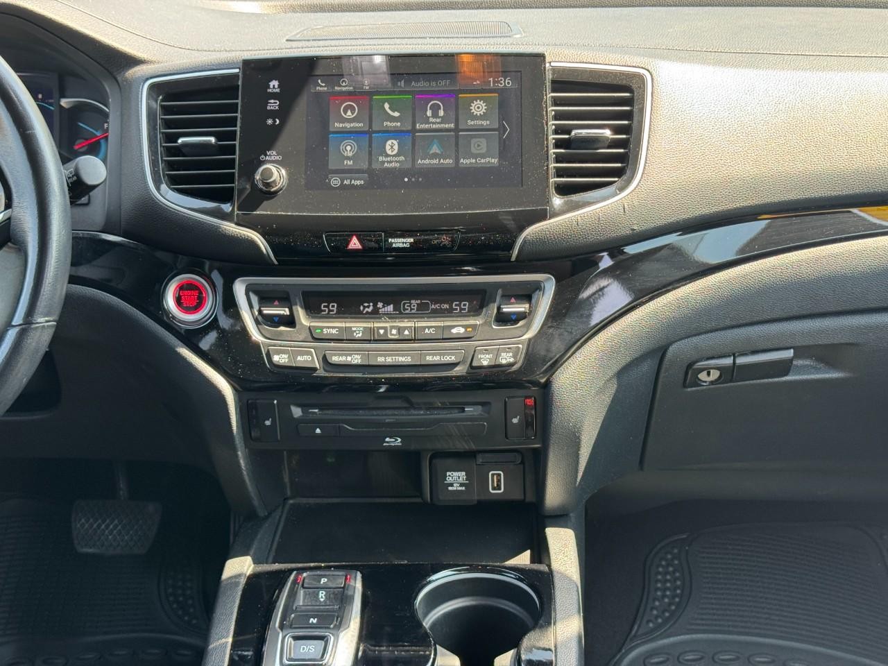 Honda Pilot Vehicle Full-screen Gallery Image 15