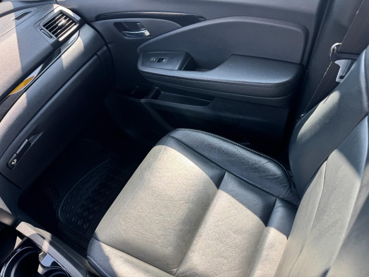 Honda Pilot Vehicle Full-screen Gallery Image 17