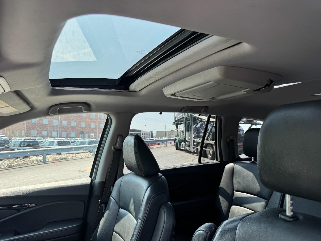 Honda Pilot Vehicle Full-screen Gallery Image 20