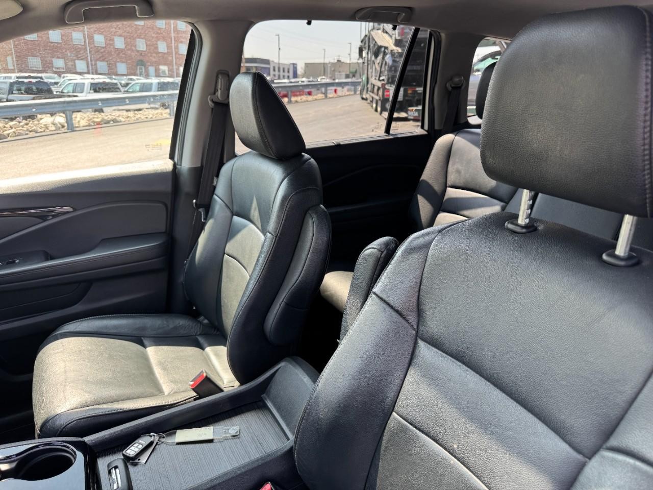 Honda Pilot Vehicle Full-screen Gallery Image 21