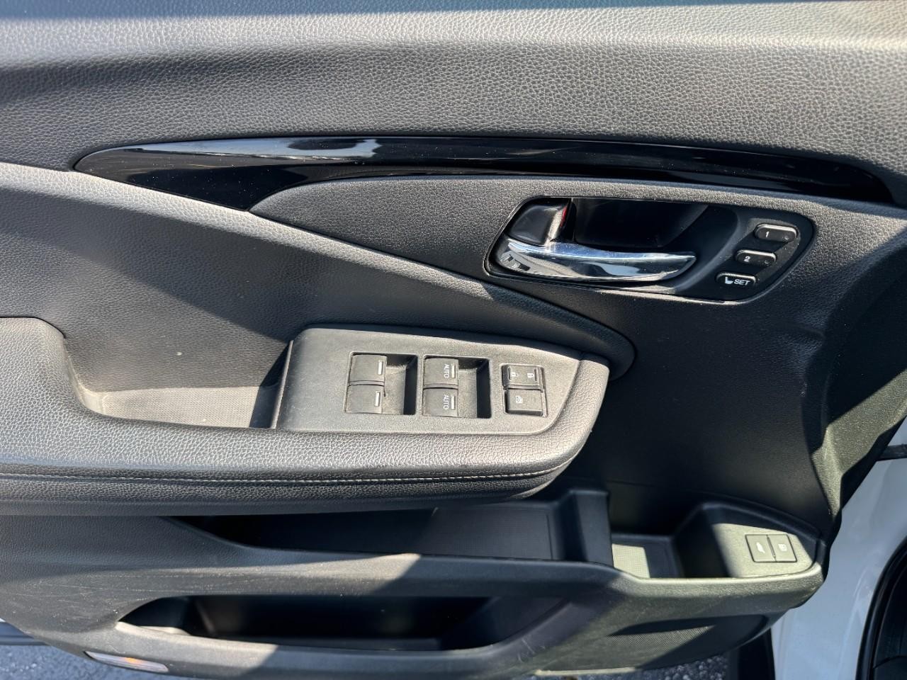 Honda Pilot Vehicle Full-screen Gallery Image 23