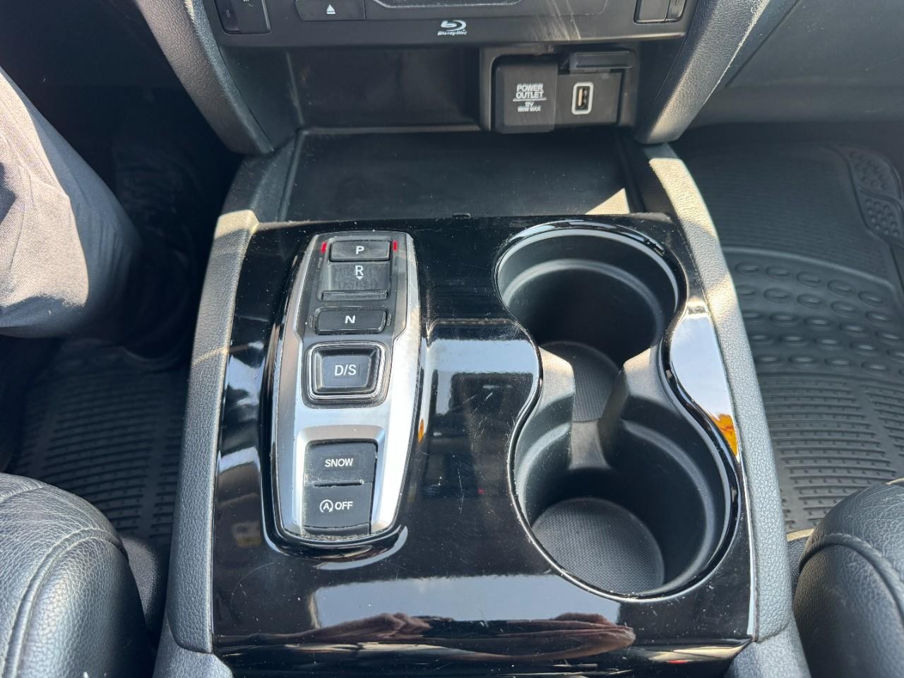 Honda Pilot Vehicle Full-screen Gallery Image 30