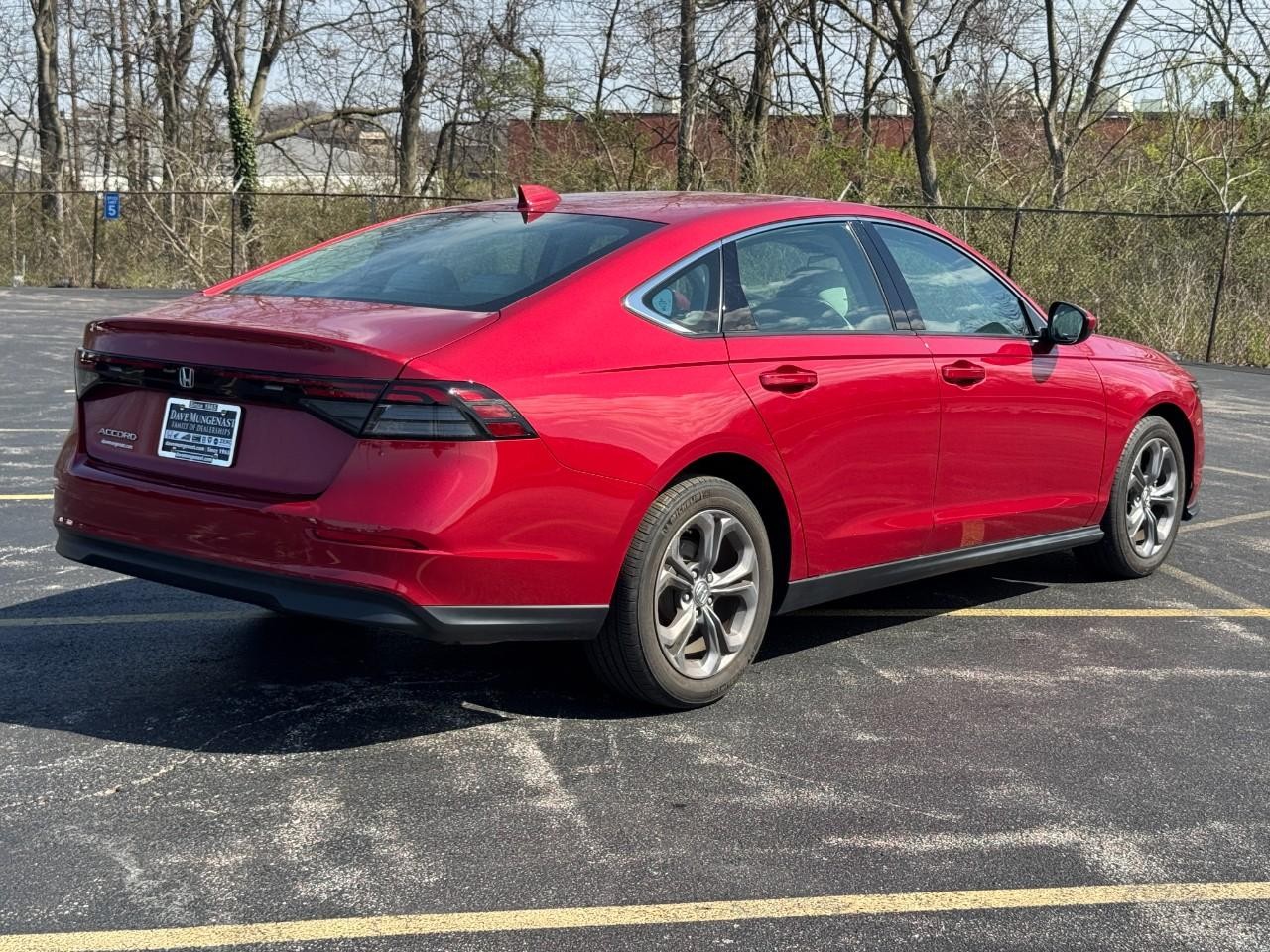 Honda Accord Sedan Vehicle Full-screen Gallery Image 03