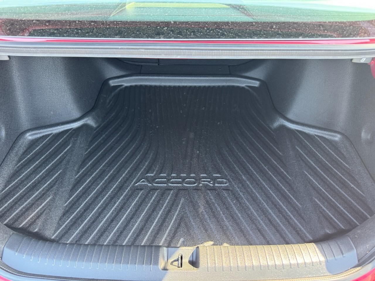 Honda Accord Sedan Vehicle Full-screen Gallery Image 04