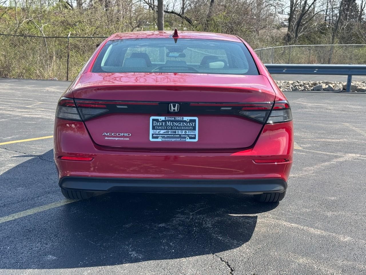 Honda Accord Sedan Vehicle Full-screen Gallery Image 05