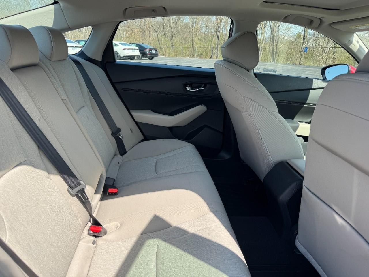 Honda Accord Sedan Vehicle Full-screen Gallery Image 10