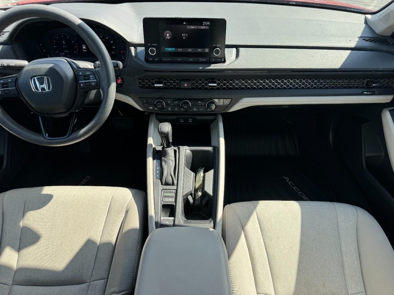 Honda Accord Sedan Vehicle Full-screen Gallery Image 11