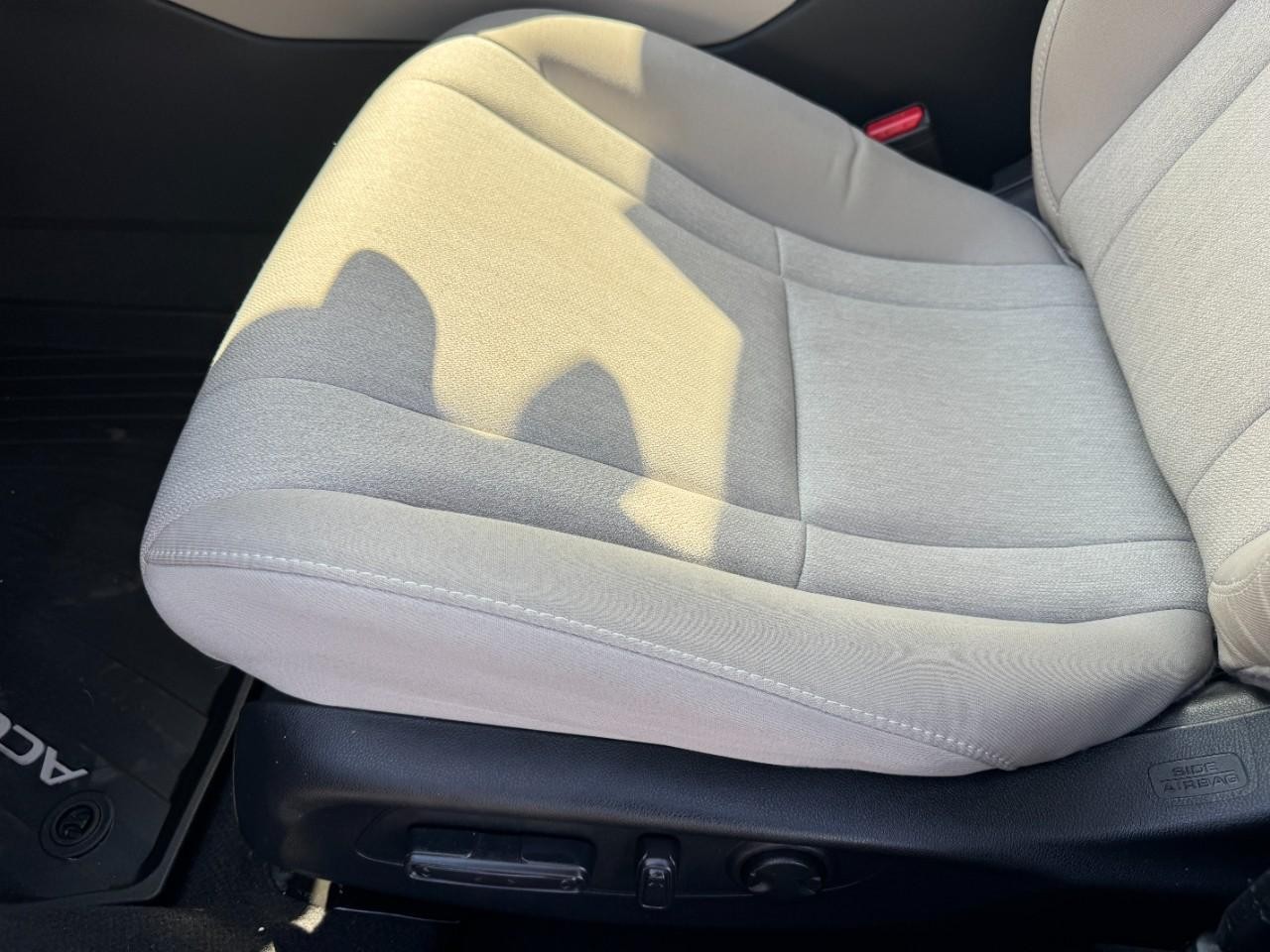 Honda Accord Sedan Vehicle Full-screen Gallery Image 19