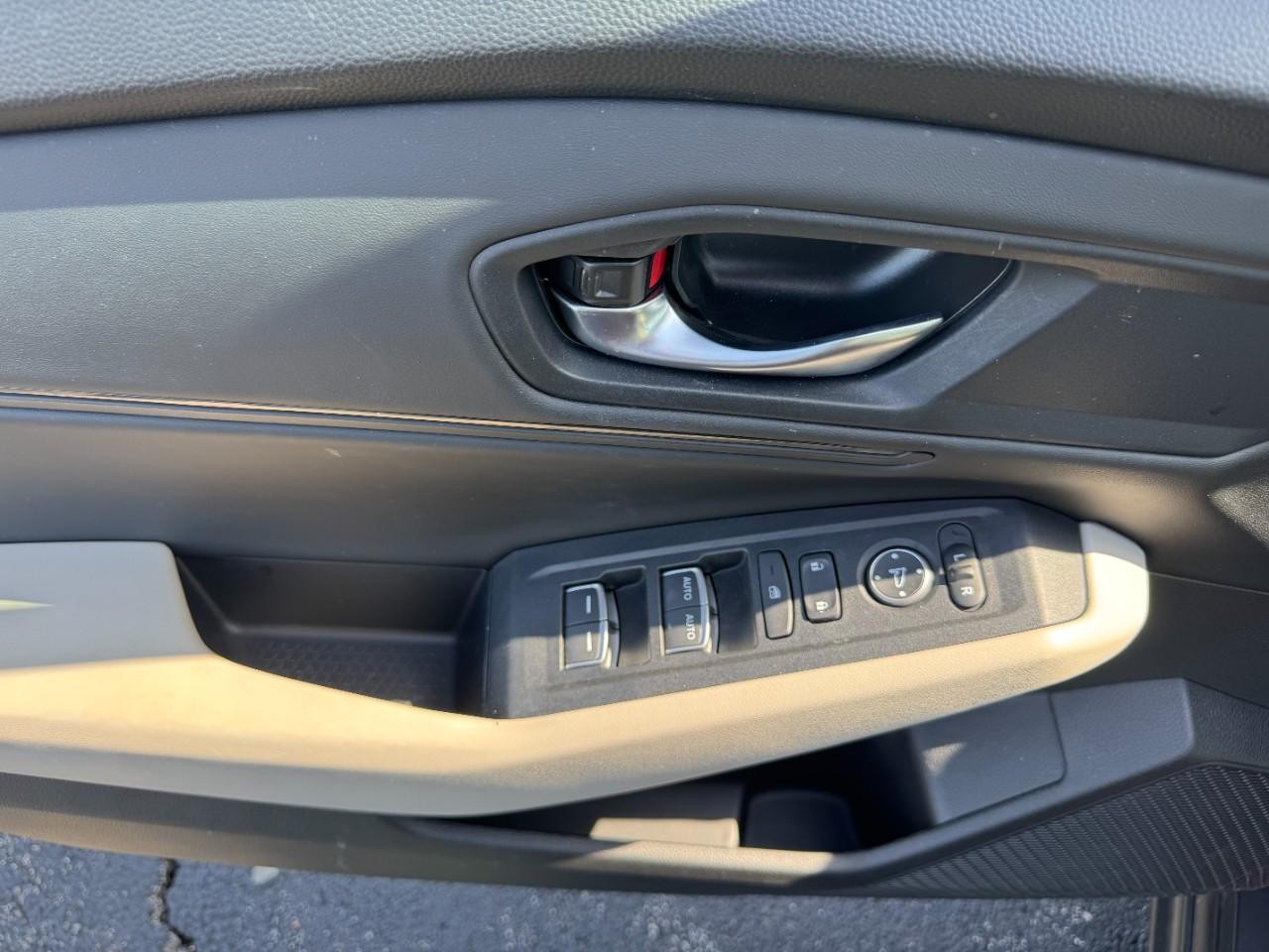 Honda Accord Sedan Vehicle Full-screen Gallery Image 20