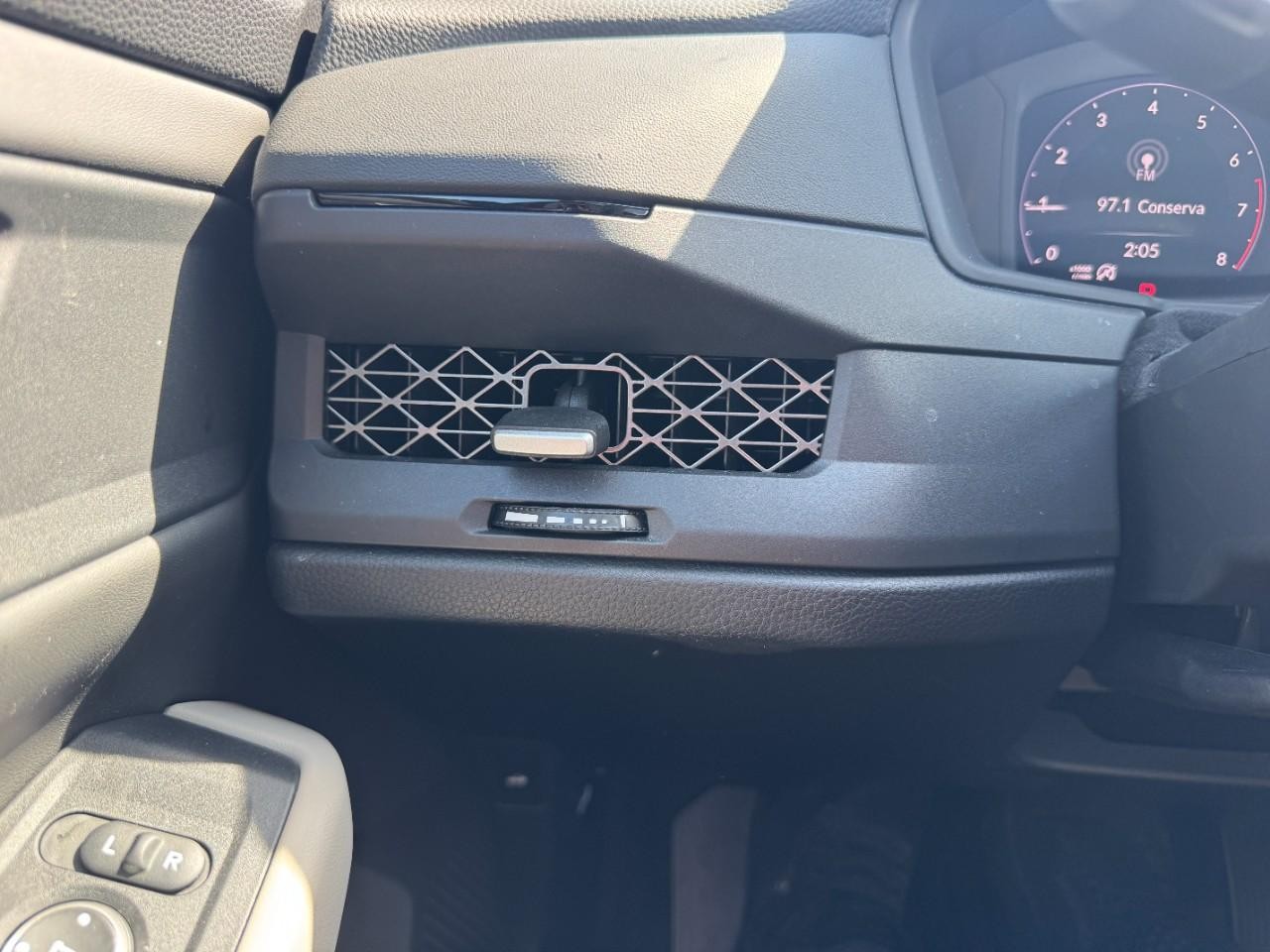 Honda Accord Sedan Vehicle Full-screen Gallery Image 27