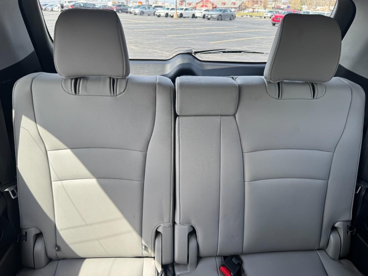 Honda Pilot Vehicle Full-screen Gallery Image 12